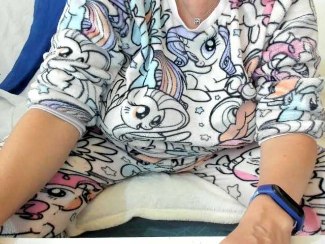 IsraelyGirl's BongaCams show and profile