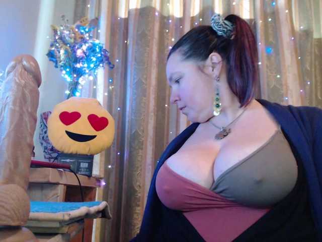 VIPLLLaraVIP's BongaCams show and profile
