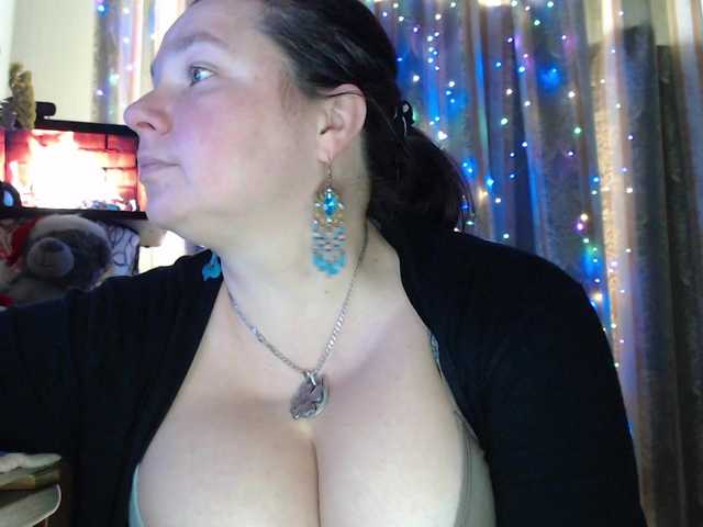 VIPLLLaraVIP's BongaCams show and profile