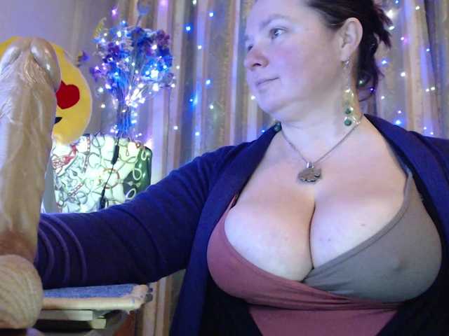VIPLLLaraVIP's BongaCams show and profile