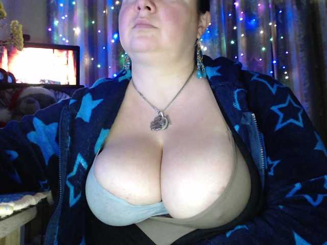 VIPLLLaraVIP's BongaCams show and profile