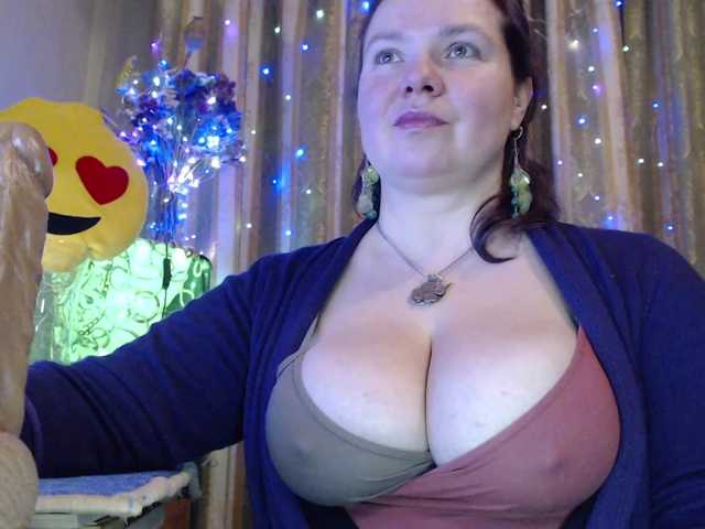 VIPLLLaraVIP's BongaCams show and profile