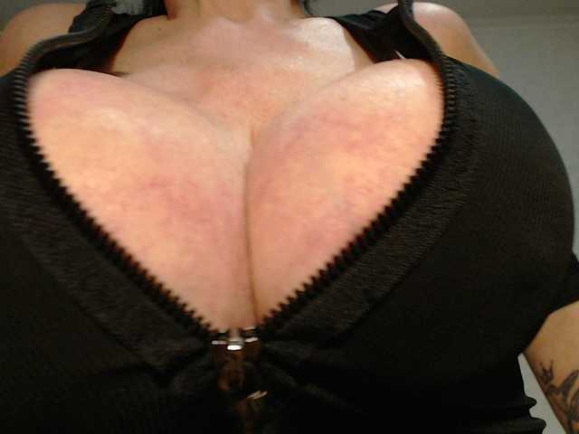 wikigold – webcam model profile photo