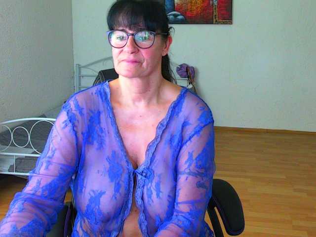 le modèle illymaus est en webcam porno dans un show sur le site bongacams, il possède les tags suivants: White/Caucasian,Brunette,Trimmed