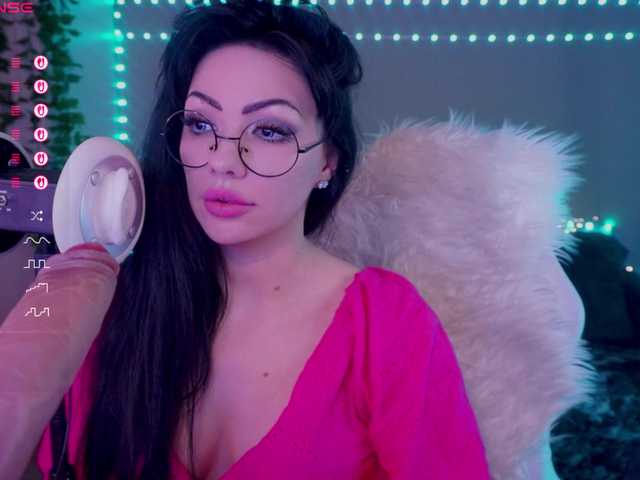 LADYCharmer's BongaCams show and profile