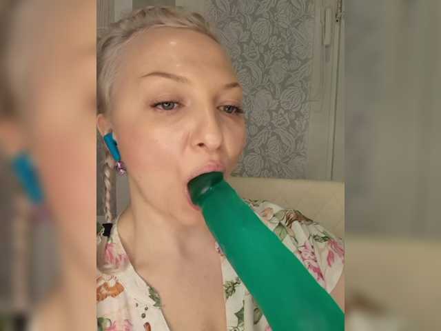 Anesteishen's BongaCams show and profile