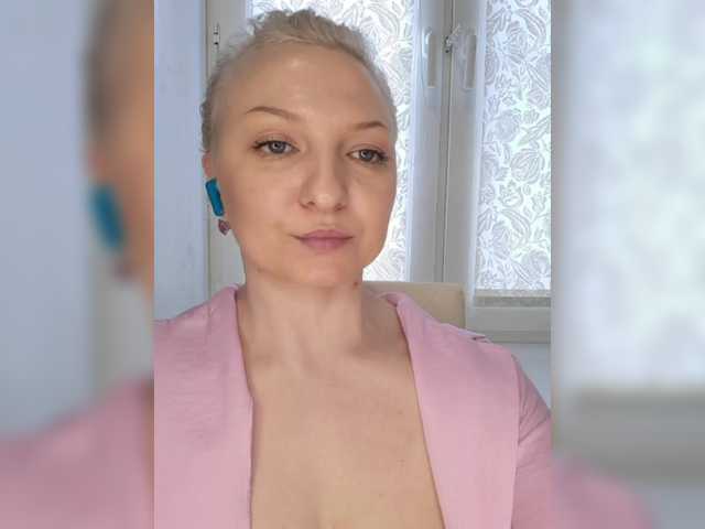 Anesteishen's BongaCams show and profile