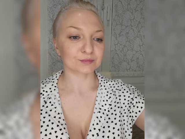 Anesteishen's BongaCams show and profile