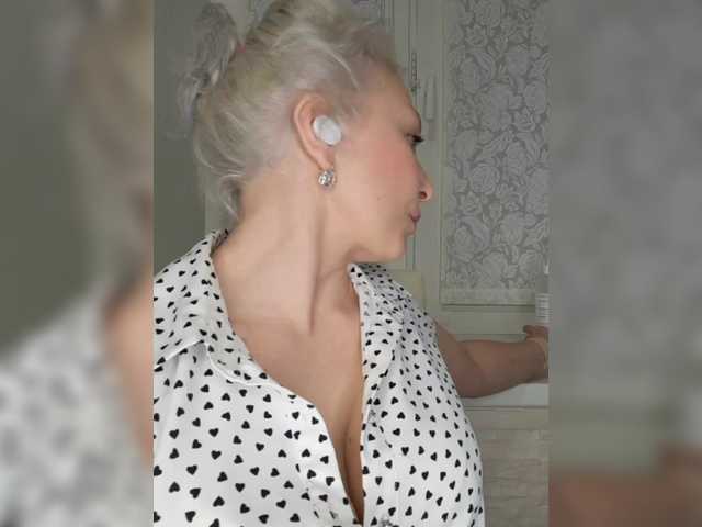 Discover naked slut Anesteishen Anesteishen from BongaCams