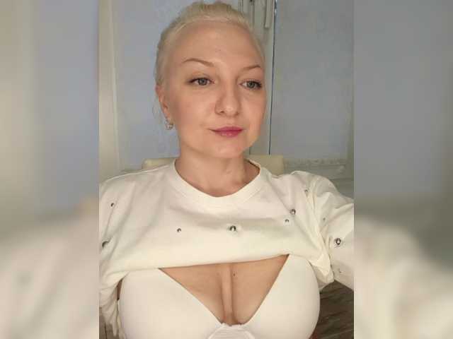 Anesteishen's BongaCams show and profile