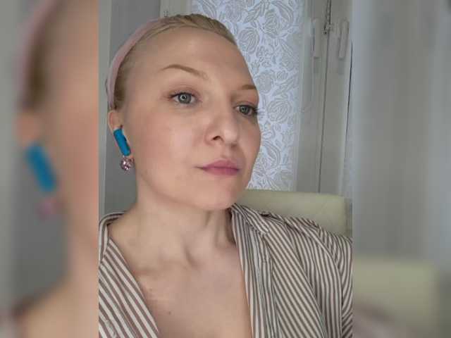 Anesteishen's BongaCams show and profile