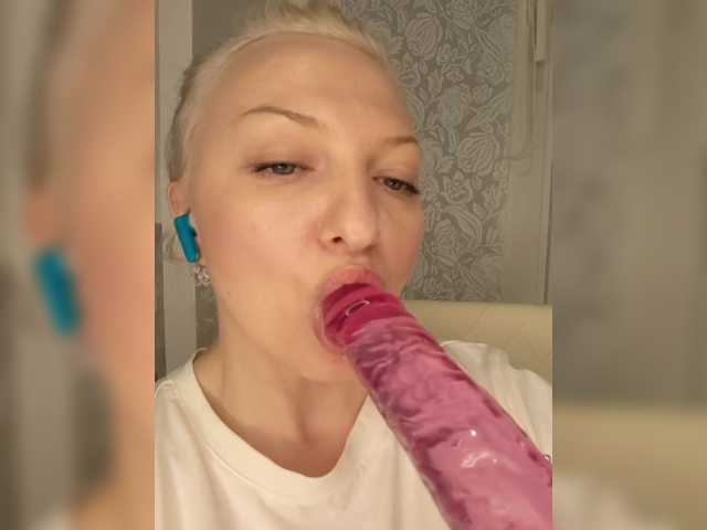 Anesteishen's BongaCams show and profile