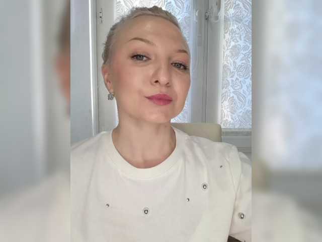 Anesteishen's BongaCams show and profile