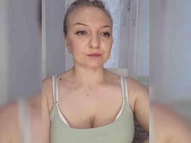 Anesteishen Live Webcam on BongaCams