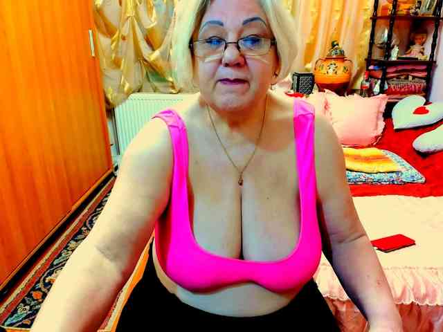 SeductiveMilf webcam