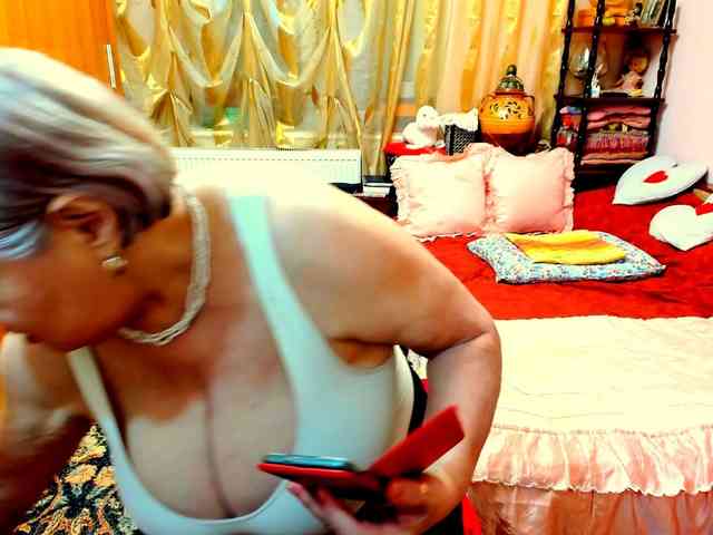 SeductiveMilf webcam