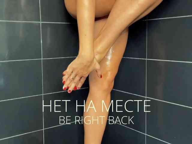 M-A-D-O-N-N-A webcam