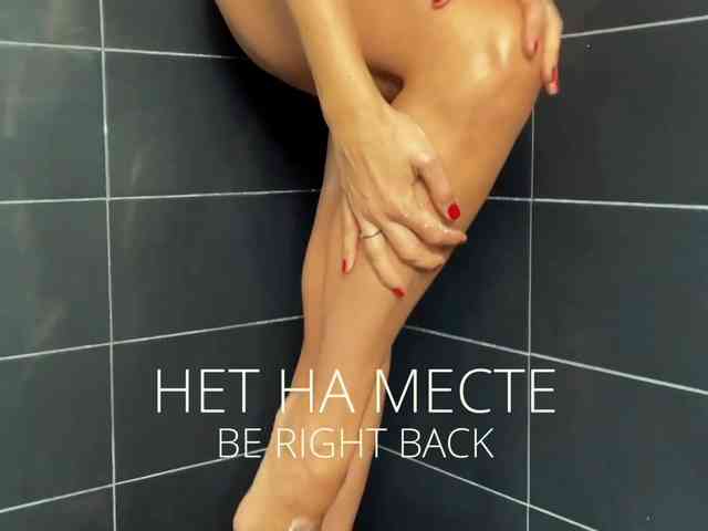 M-A-D-O-N-N-A webcam