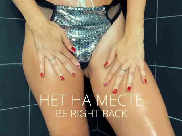 M-A-D-O-N-N-A webcam