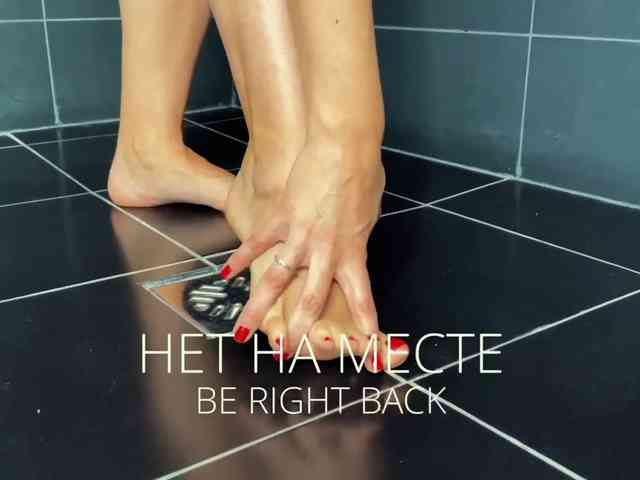 M-A-D-O-N-N-A webcam