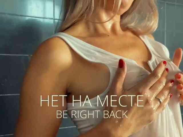 M-A-D-O-N-N-A webcam