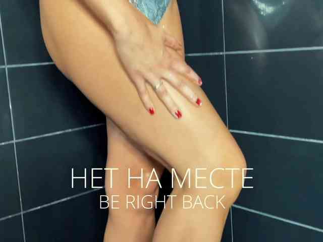 M-A-D-O-N-N-A webcam