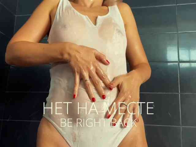 M-A-D-O-N-N-A webcam