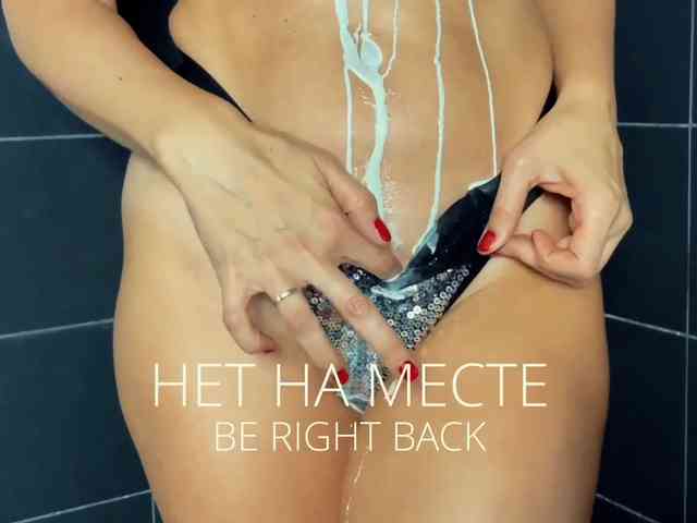 M-A-D-O-N-N-A webcam