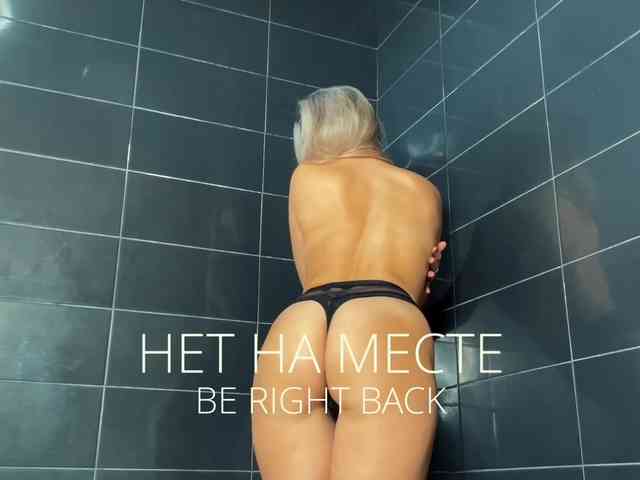 M-A-D-O-N-N-A webcam