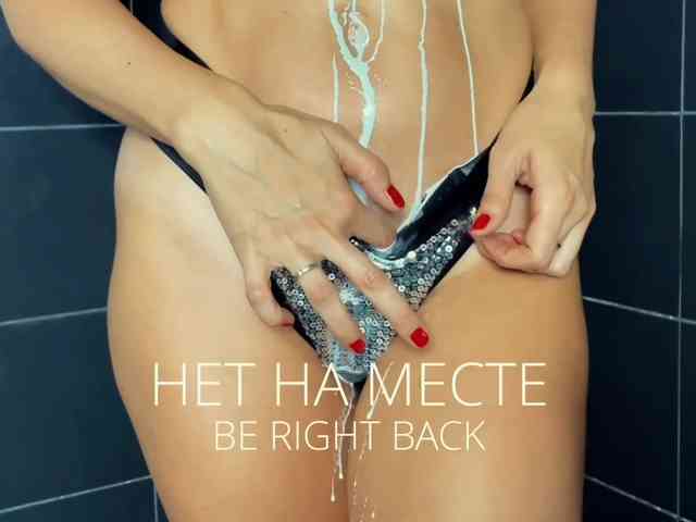 M-A-D-O-N-N-A webcam