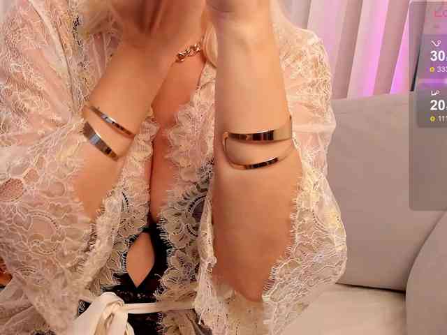 M-A-D-O-N-N-A webcam