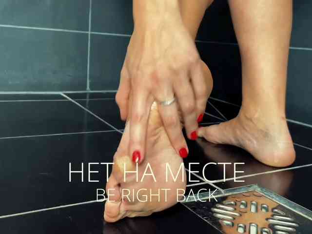 M-A-D-O-N-N-A webcam