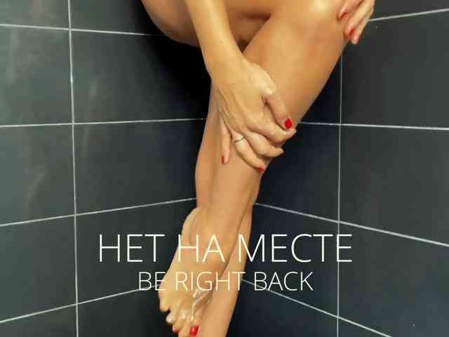 M-A-D-O-N-N-A webcam