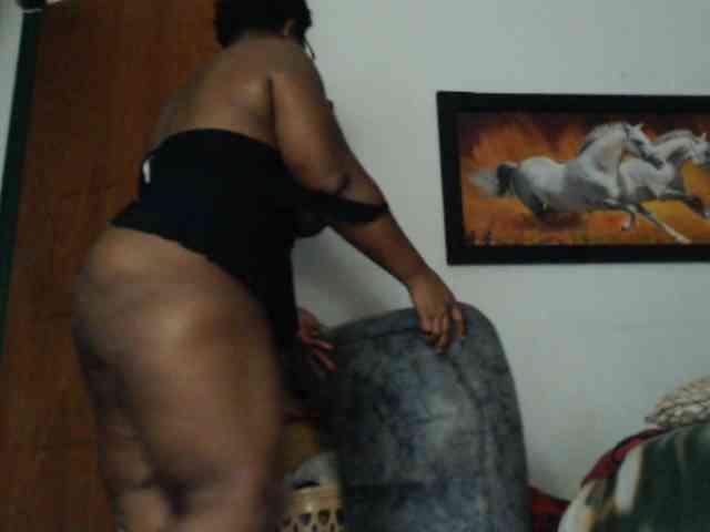 LETSQUIRTWILDLY webcam