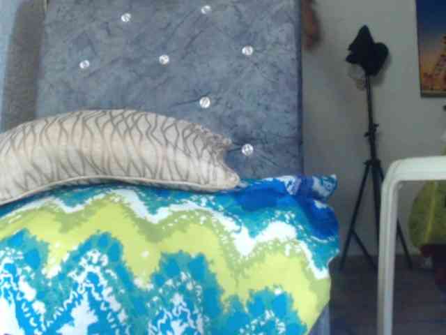 LETSQUIRTWILDLY webcam