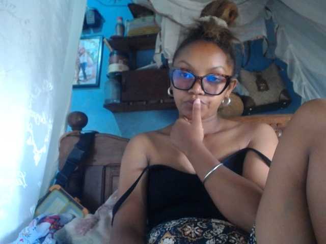 pretty-ass's BongaCams show and profile