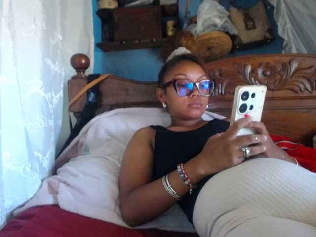 pretty-ass's BongaCams show and profile