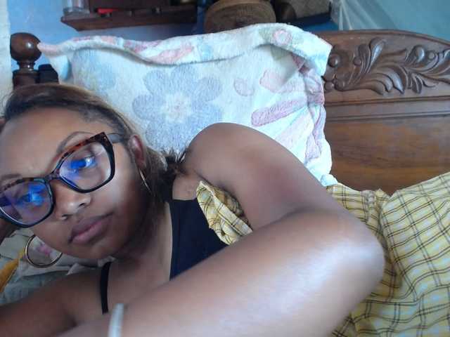 pretty-ass's BongaCams show and profile