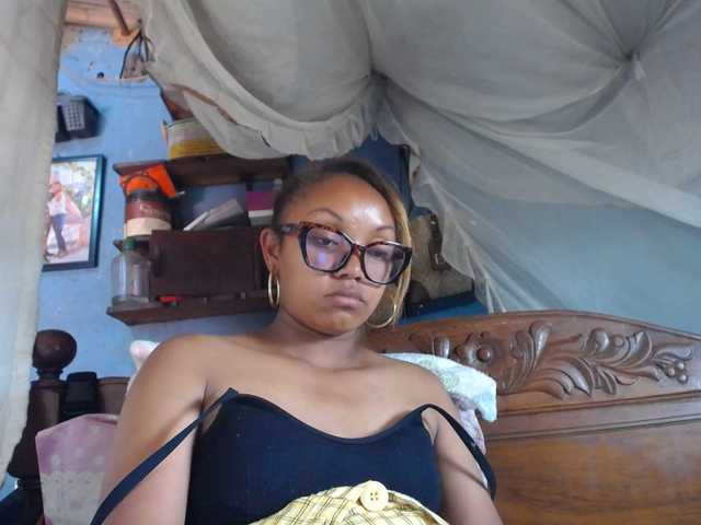 pretty-ass's BongaCams show and profile