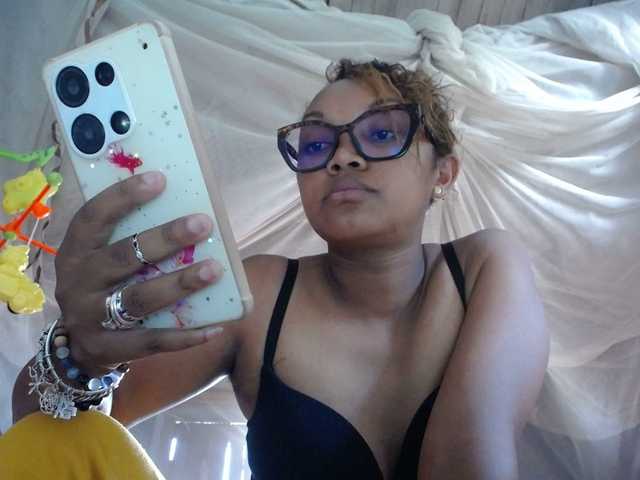 pretty-ass's BongaCams show and profile