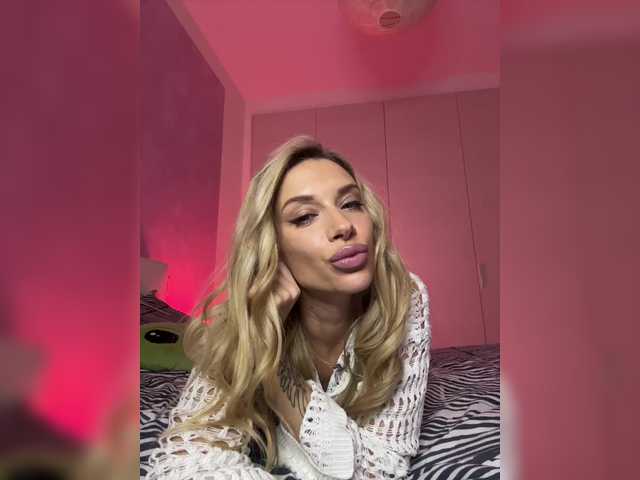 merrybaby's BongaCams show and profile