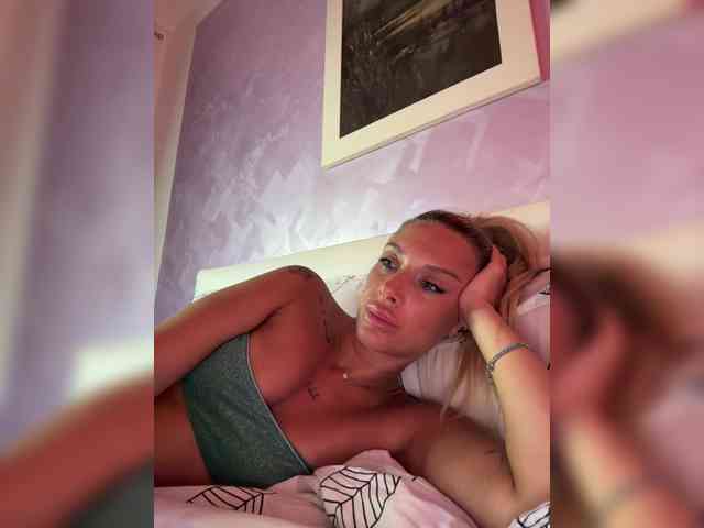 strip chat nude Merrybaby