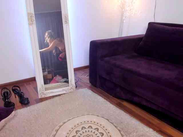 MirabelleMira webcam