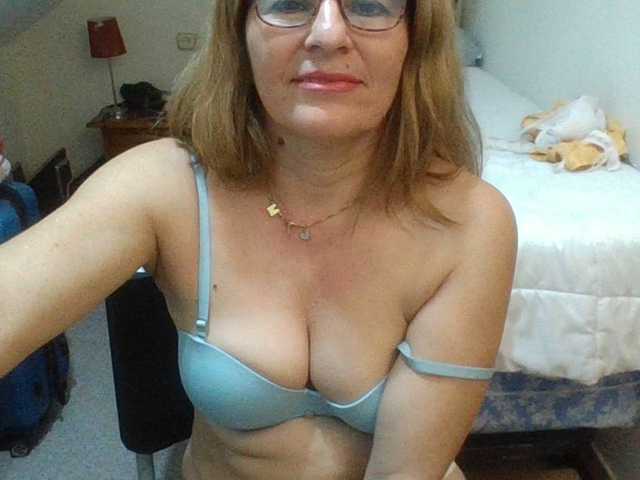  JuanitaWouti chat room