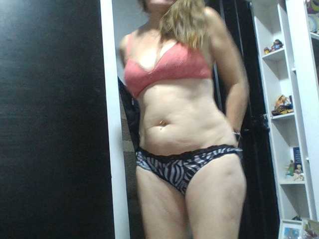 JuanitaWouti's BongaCams show and profile