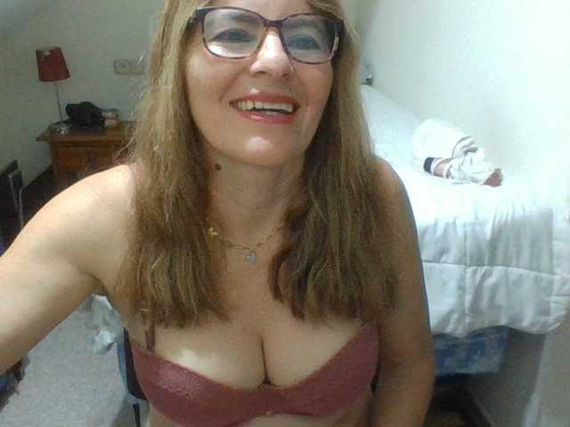  JuanitaWouti chat room