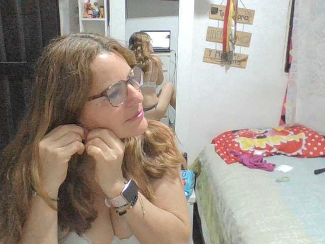 JuanitaWouti's BongaCams show and profile