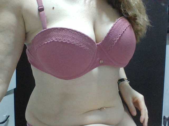 JuanitaWouti's BongaCams show and profile