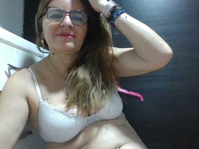 JuanitaWouti's BongaCams show and profile