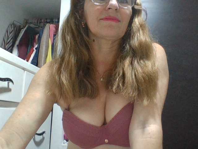 JuanitaWouti's BongaCams show and profile